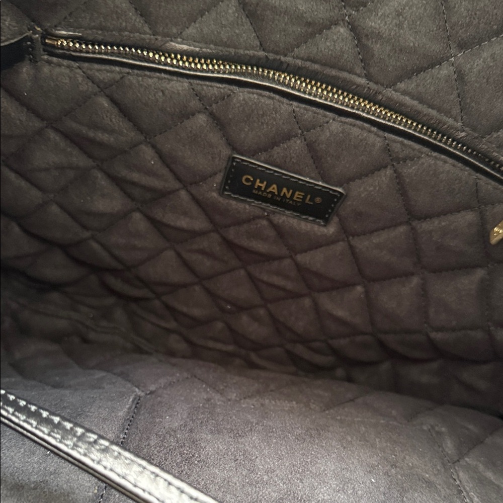 Chanel Black Quilted Shoulder Bag with Gold Accents - Picture 7 of 10